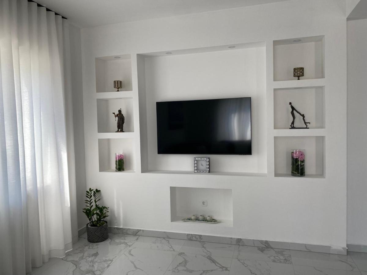 Holiday House Canis Жуляна Екстер'єр фото