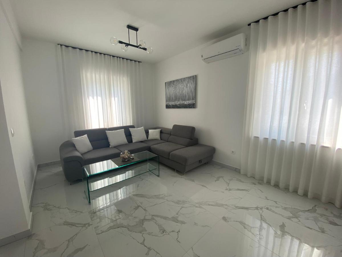 Holiday House Canis Жуляна Екстер'єр фото