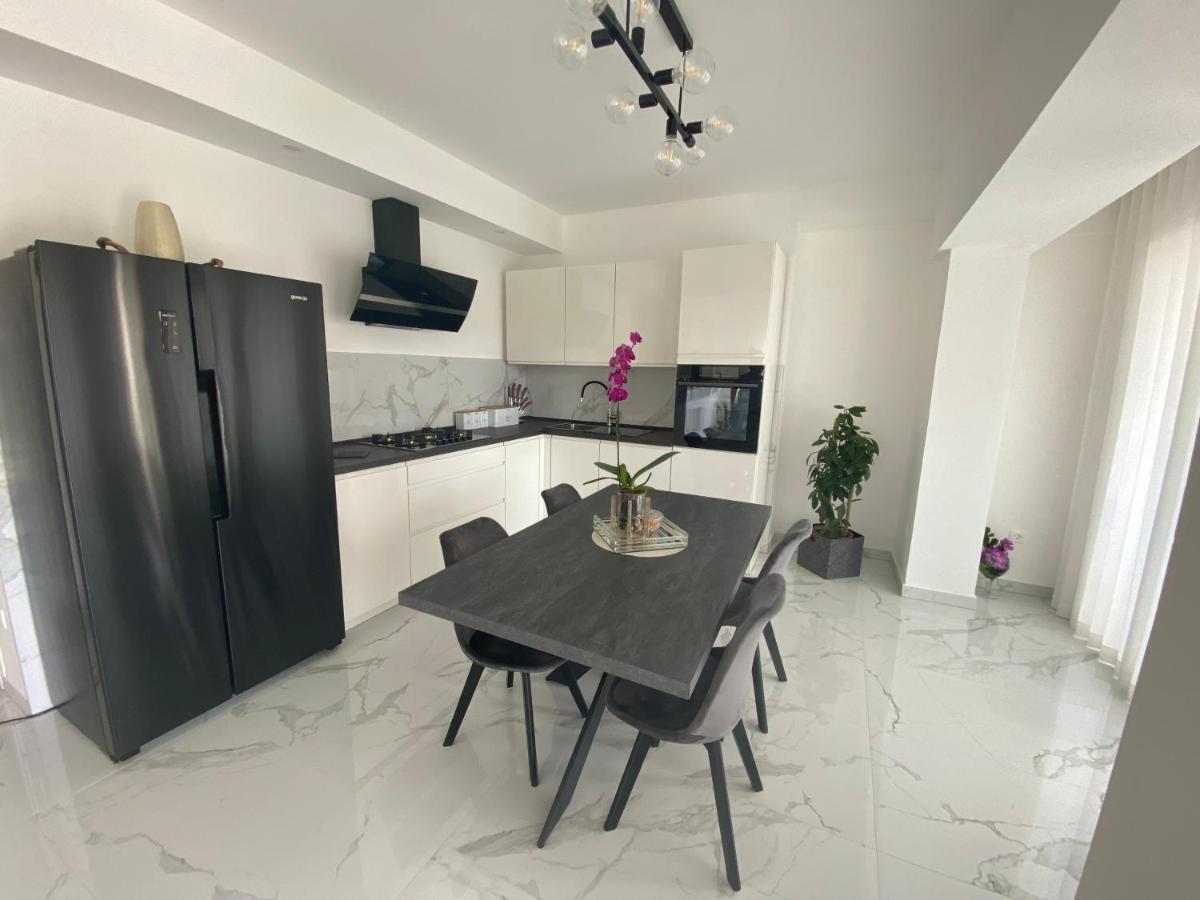 Holiday House Canis Жуляна Екстер'єр фото