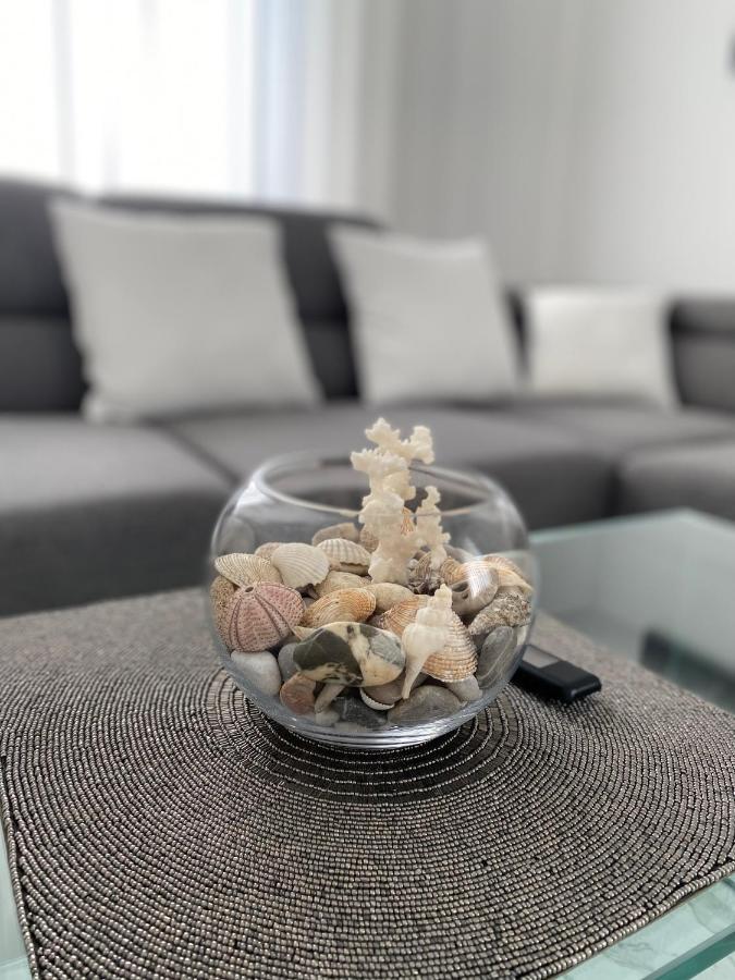 Holiday House Canis Жуляна Екстер'єр фото